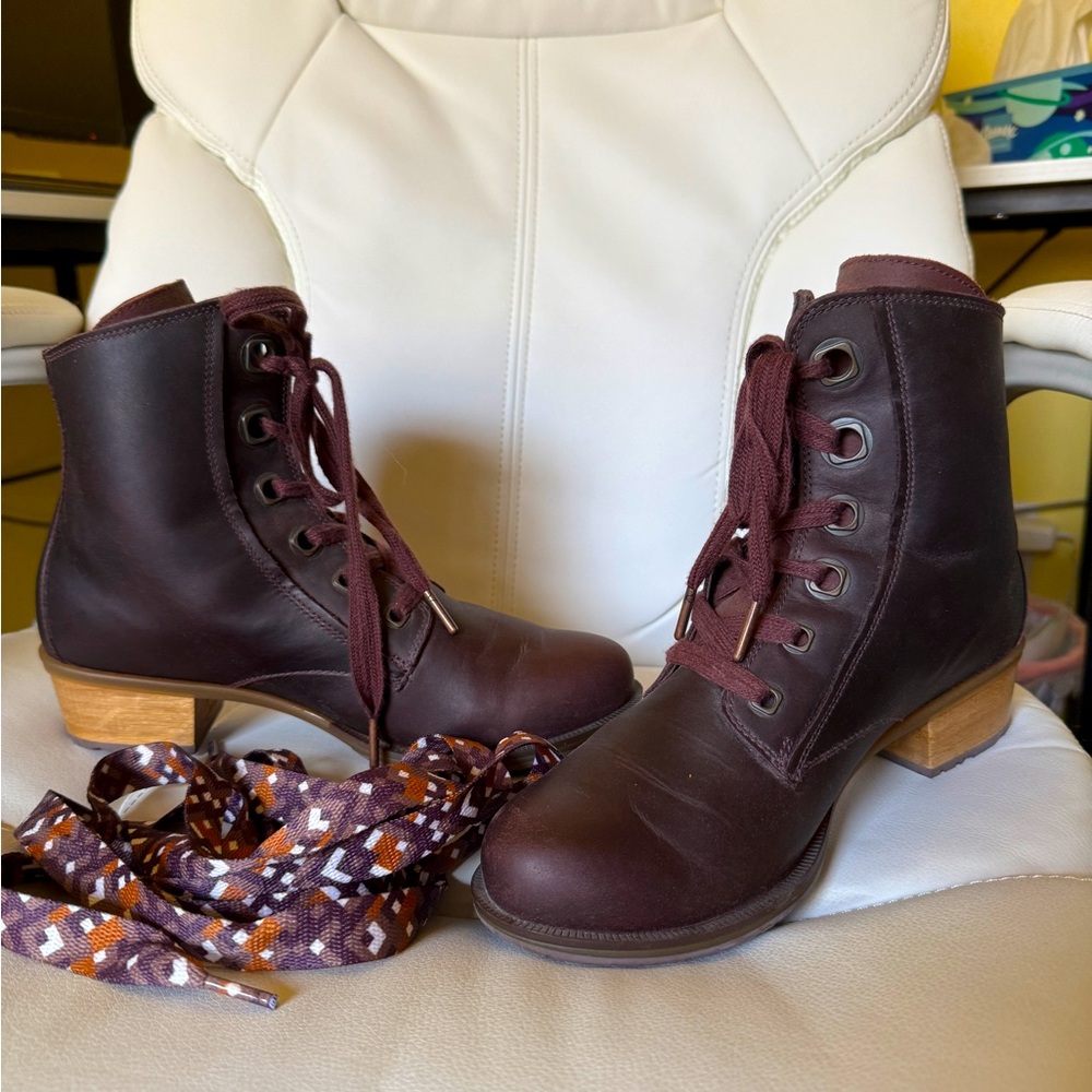 Chaco cataluna boots women’s 9 leather